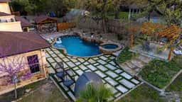 Massive Retreat-Pool-Pickleball-Gameroom+Much More