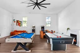 Massive Retreat-Pool-Pickleball-Gameroom+Much More