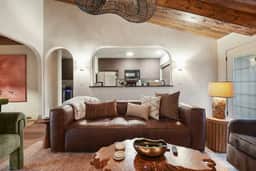 The Golden Hour House - Impeccable Location! - Image 4