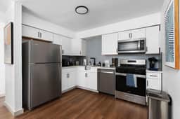 Stylish 2BR Oasis with Private Patio - Sleeps 8 - Image 5
