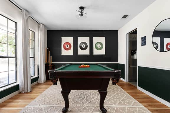 Chic Escape: Pool, Hot Tub, Gym & Playroom