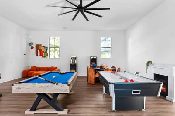 Massive Retreat-Pool-Pickleball-Gameroom+Much More