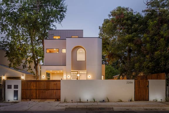 Eastside Lux Group Retreat W/ Pool near Downtown