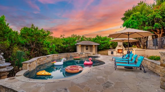 Grand Lakehouse Estate with Infinity Pool & Views