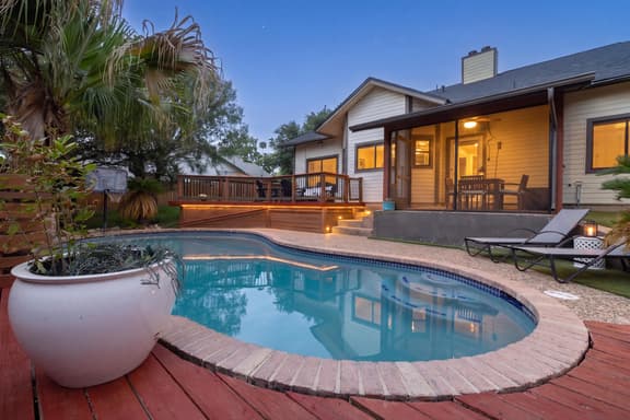 Casa Vista  Designer Home Pool Sleeps 16 - Image 1