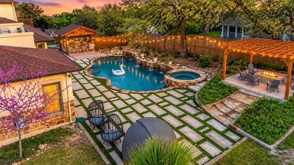 Private Pool, Pickleball and Game Room, Sleeps 20 - Image 1